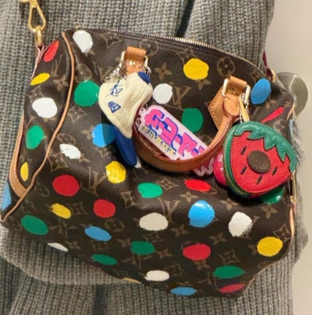 「買ってきた！」高橋愛がセーラームーンのお店でお買い物！