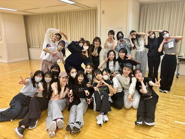 村山彩希「ついに明日が…」AKB48としてのラストステージ前日にメンバーたちとの仲良しショットを投稿