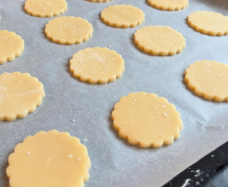 「揺れているのは生きている証拠」猫沢エミ、焼きたてサブレと人生観を語る