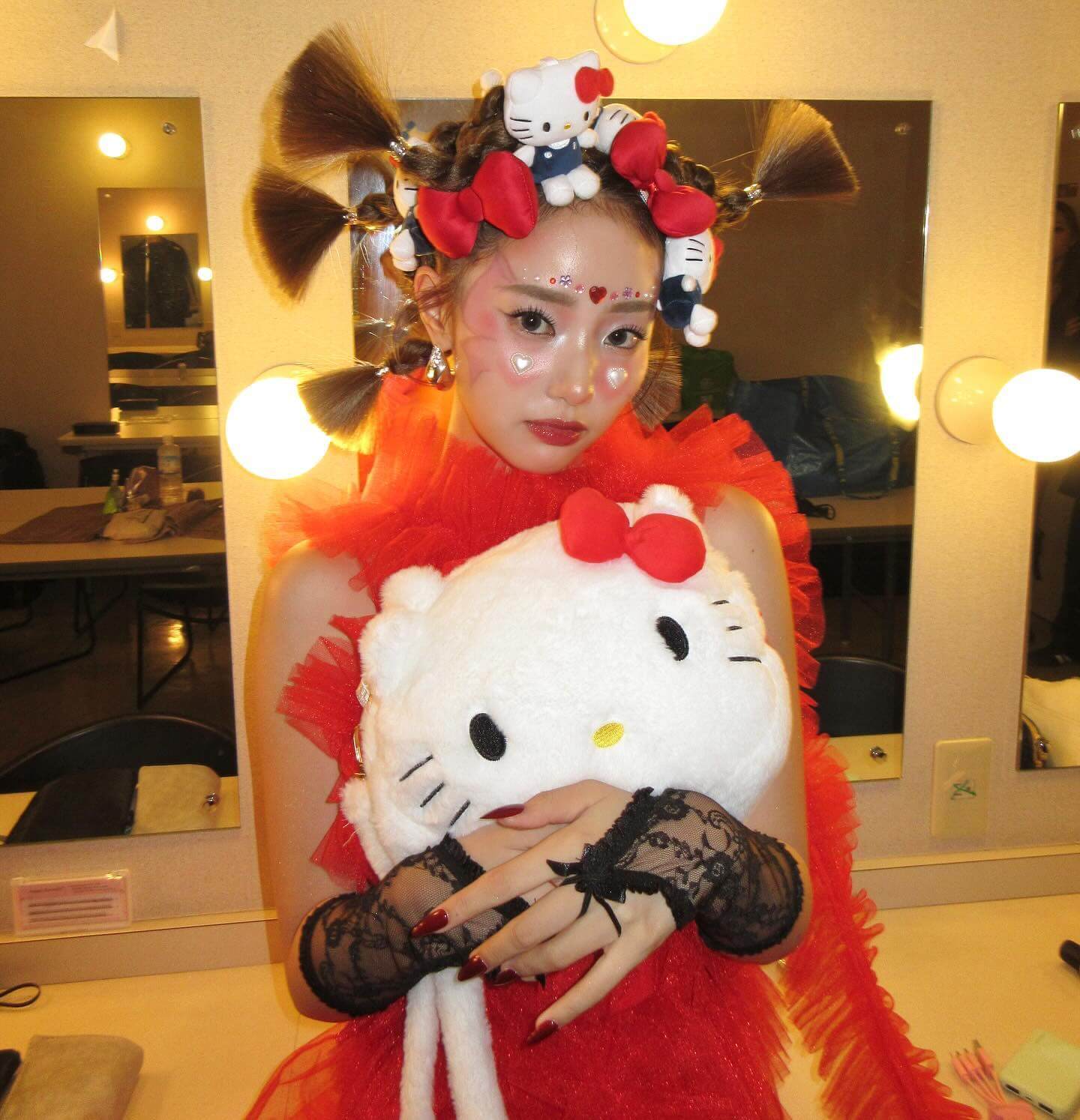 モデル・中町綾、キティちゃんをテーマにしたかわいいヘアスタイルを披露！