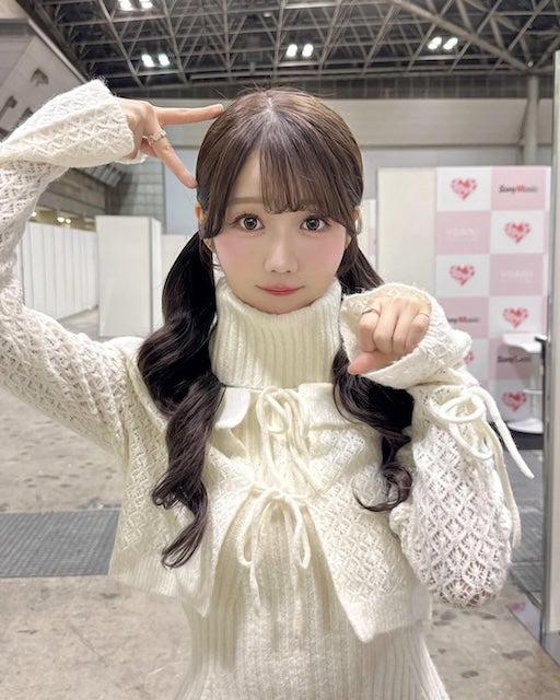 大谷映美里が2ショット撮影の写真をアップ！ツインテール姿が話題に
