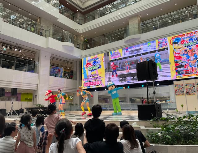 「2ステージともに大盛り上がりでした！」小島よしおが池袋のステージで大盛り上がり