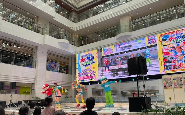 「2ステージともに大盛り上がりでした！」小島よしおが池袋のステージで大盛り上がり