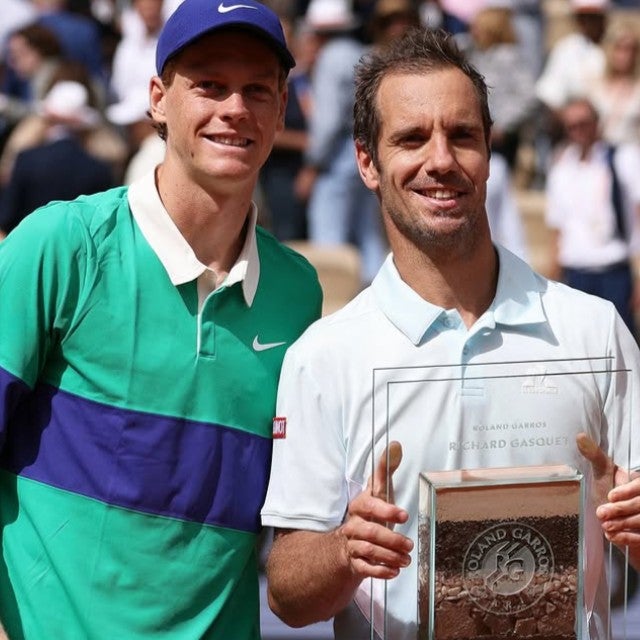 ヤニック・シナーが全仏オープン2回戦を順当に勝利！引退のリシャール・ガスケに紳士の振る舞いで握手を交わす