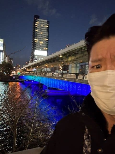 桂三度、大阪・天満橋の青いライトアップを独特の感性で表現「〇〇の車みたい」