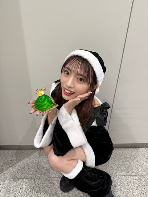 AKB48 向井地美音が今年も〇〇サンタに!? 1年ぶりの再会にファン歓喜！