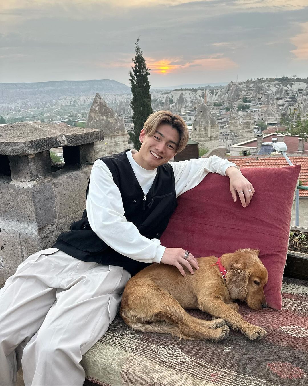 上田綺世が妻・由布菜月とのトルコデートの写真公開に「笑顔いつもカッコいい」