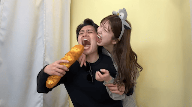 大人気カップルYouTuberが公開した動画に反響多数「息クサいかなと思って(笑)」