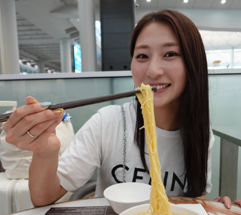 女子サッカー・塩越柚歩、夜景×美食で香港満喫「素敵な街でした」