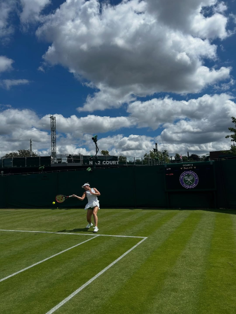 「着ると気分が上がりました」女子テニス・穂積絵莉、鍛え抜かれた美ボディ映えるウエアでナイスショット！