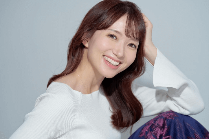 女子アナ・長谷川朋加のモデルモード！？微笑み100％のショット公開でファン「笑顔サイコー」