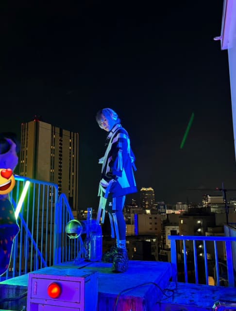 声優の岡本信彦がミニアルバム撮影のオフショットを公開！