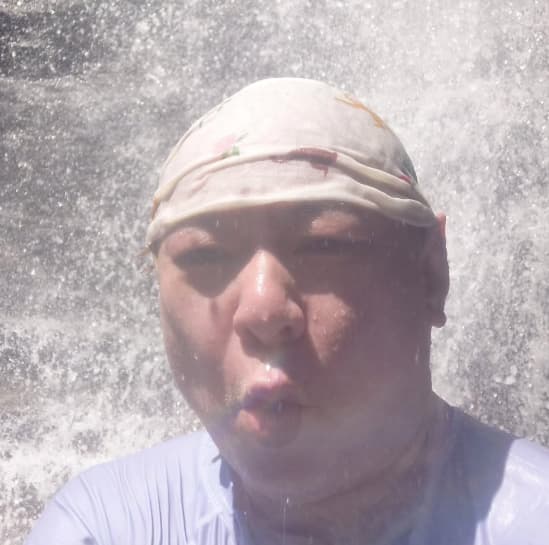 「滝にうたれる様子がシュールすぎるw」鈴木おさむ、妻である森三中・大島美幸との旅行の様子を大公開