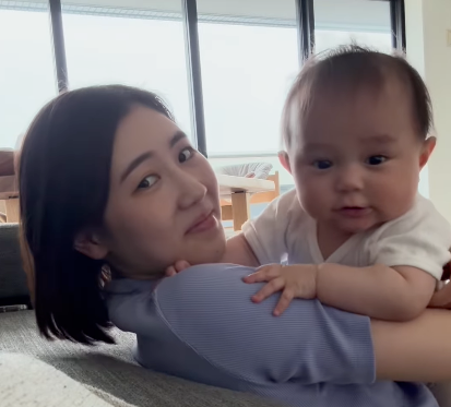 西野未姫、娘のリモコン愛に爆笑「おもちゃよりリモコンが好き」