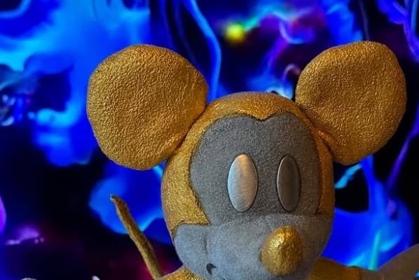 「暇人じゃなくて新しい趣味ですw」Yushiの斬新すぎるサイバーミッキーが話題に