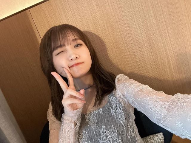 「笑うと目も口も◯になります」秋元真夏の自撮りショットに隠された秘密とは⁉