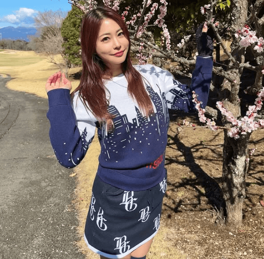 「楽しそう、そして超可愛い」超人気Rクイーン、お洒落度が限界突破の“ゴルフ女子モード”のショット＆ムービーにファン首ったけ！