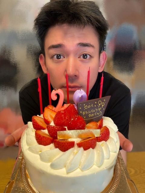 瞳がウルウルで可愛すぎ！？WESTꓸ ・小瀧望 「家族時間」写真が「最高すぎる！」と話題に！