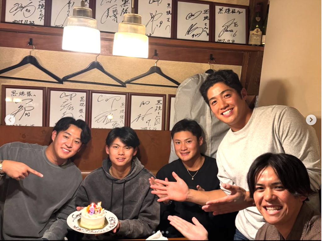 前川誠太、田村俊介、髙木翔斗らと共にお祝い！カープの仲間たちが集まった温かなひととき
