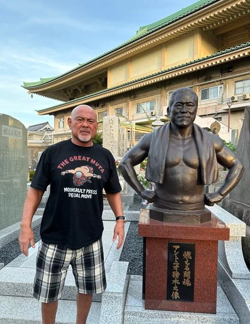 「また俺に試練を与えてくれました！」武藤敬司、あの名レスラーのお墓参りに