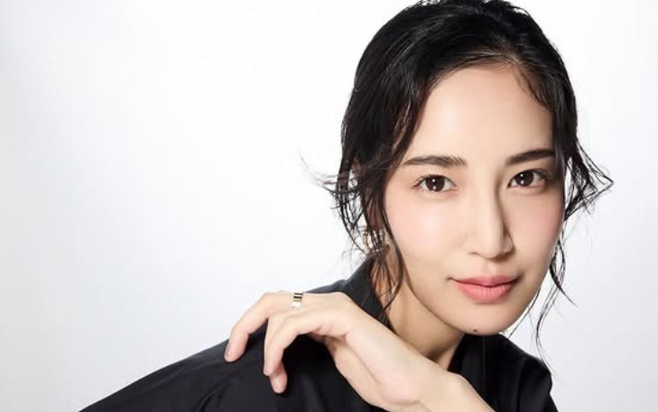 「DIOR BACKSTAGE」進化！藤井夏恋、ローズウッドグロウで艶肌アピール