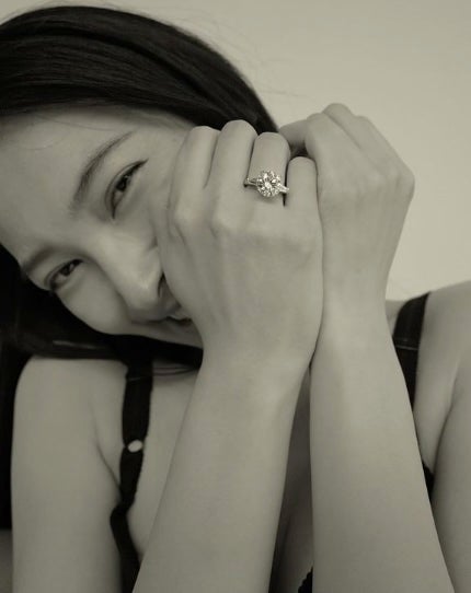 「おっきい すてきだなぁ」あの女優が素肌にジュエリーを纏う姿にファン魅了