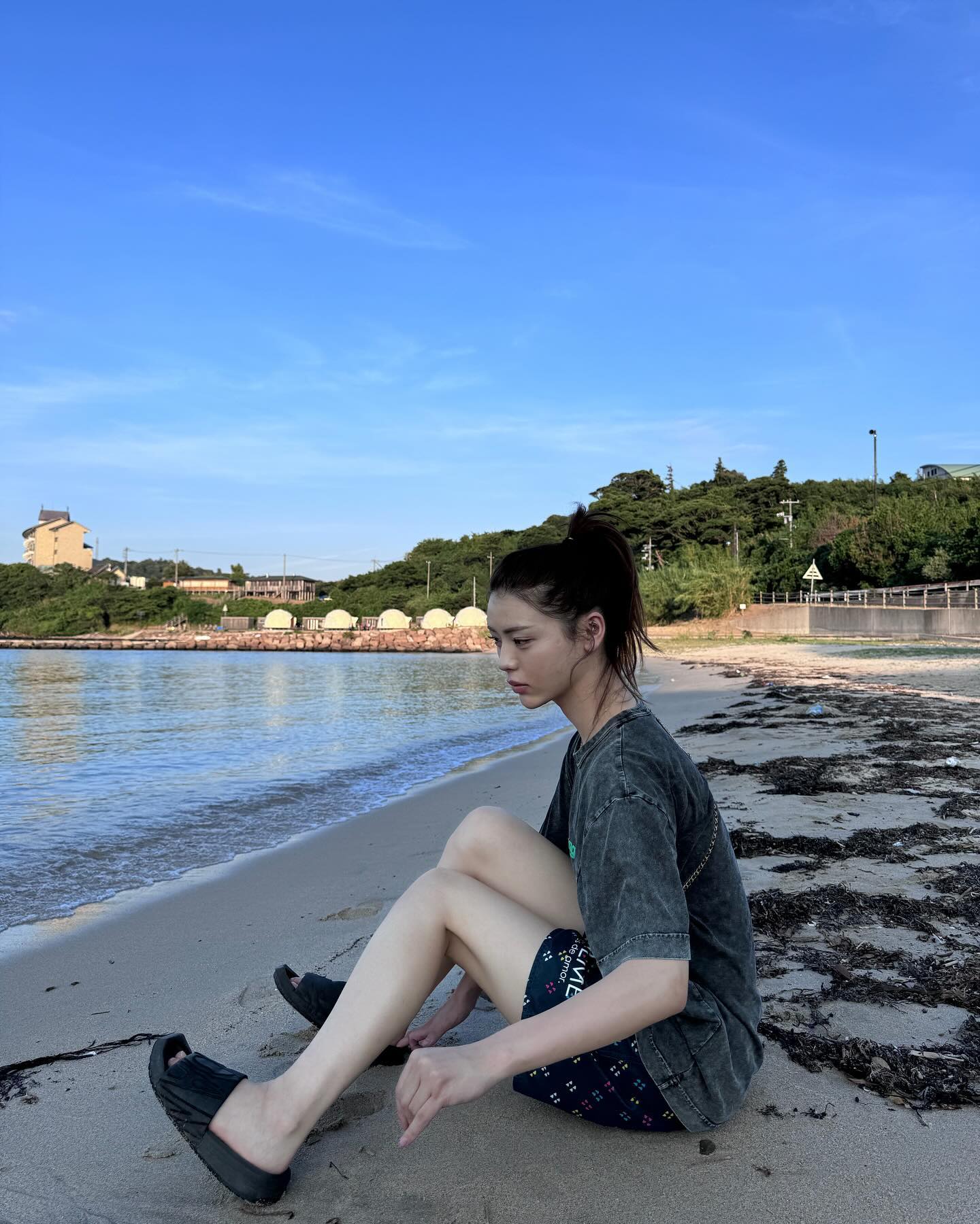 「光合成」井手上漠が島を満喫する最新ショットを公開！