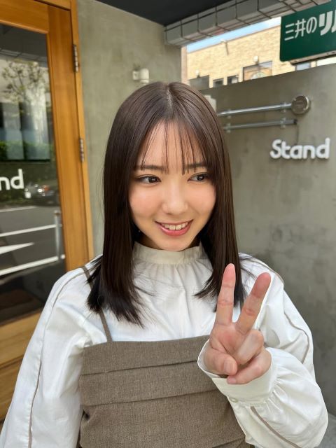 沢口愛華の春スタイル。可愛さ引き立つ新しいヘアで笑顔に