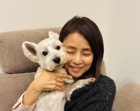 石田ゆり子、「ハニオ日記」で愛犬の可愛すぎる嫉妬エピソードを投稿！