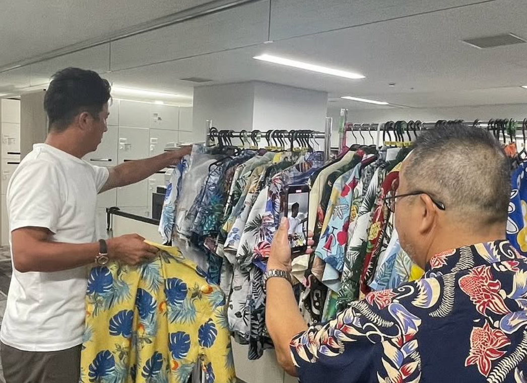 元プロ野球選手平石洋介、大胆アロハシャツ選び動画にファンも興味津々