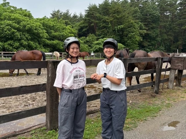 藤野あおばが「夏の山梨」で乗馬体験。大自然と馬の温もりに包まれた休日