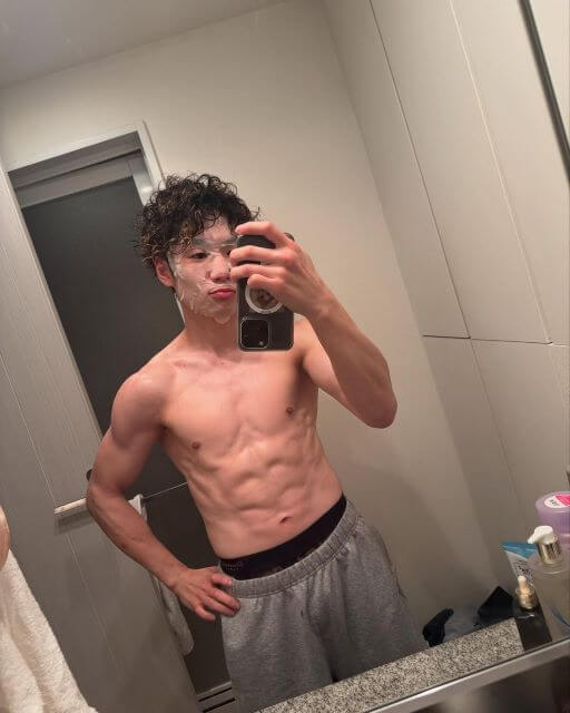 王者の余裕⁉︎ 寺地拳四朗、調印式前夜のリラックスショット！完璧な仕上がりを報告！