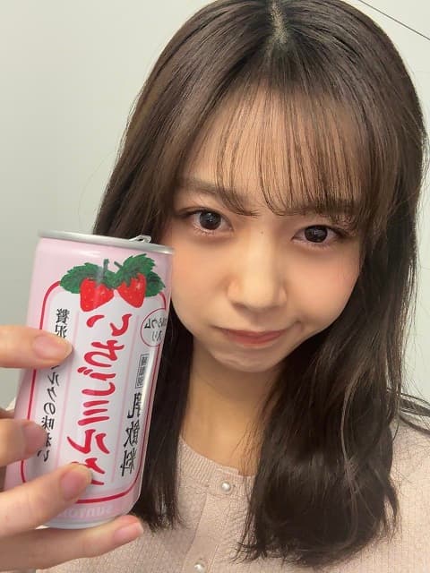 なにか企んでる？杉浦みずきがいちごミルク片手に〇〇顔を披露！それも可愛いと反響