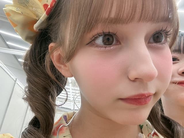 「〇〇映り込んできた」FRUITS ZIPPER 早瀬ノエルのアップショットに映り込むメンバーの姿にファン爆笑!?