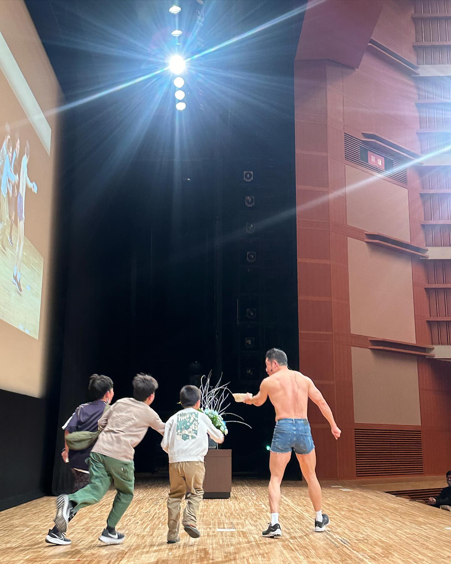 きんにくんが愛知県で飴取りゲーム！「YA-🔥🔥🔥🔥」