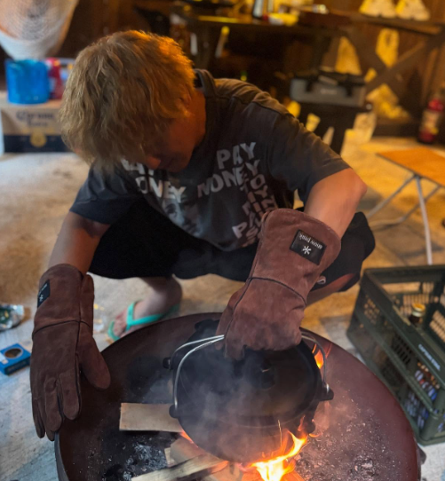 上地雄輔、那須高原で“男の創作料理キャンプ”満喫！鍋片手に生放送へ猛ダッシュ!?