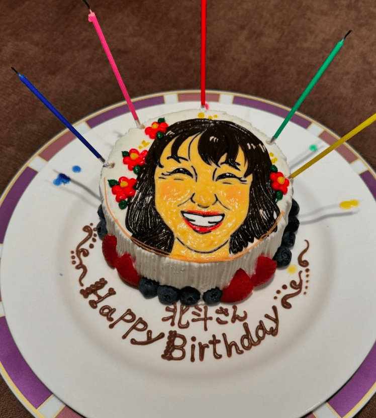 北斗晶がほっこり誕生日パーティー「すごーぃ！！似顔絵ケーキ」