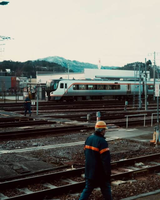 京本大我が見つめる旅の終着点、岐阜の鉄道風景とともに