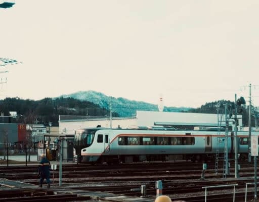 京本大我が見つめる旅の終着点、岐阜の鉄道風景とともに