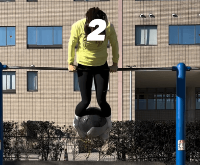 「遊ばないとね！」話題の美女陸上選手、”ダイナ懸垂逆上がり”の”ダイナミック・パフォーマンス”に大反響「す、スゲ〜」