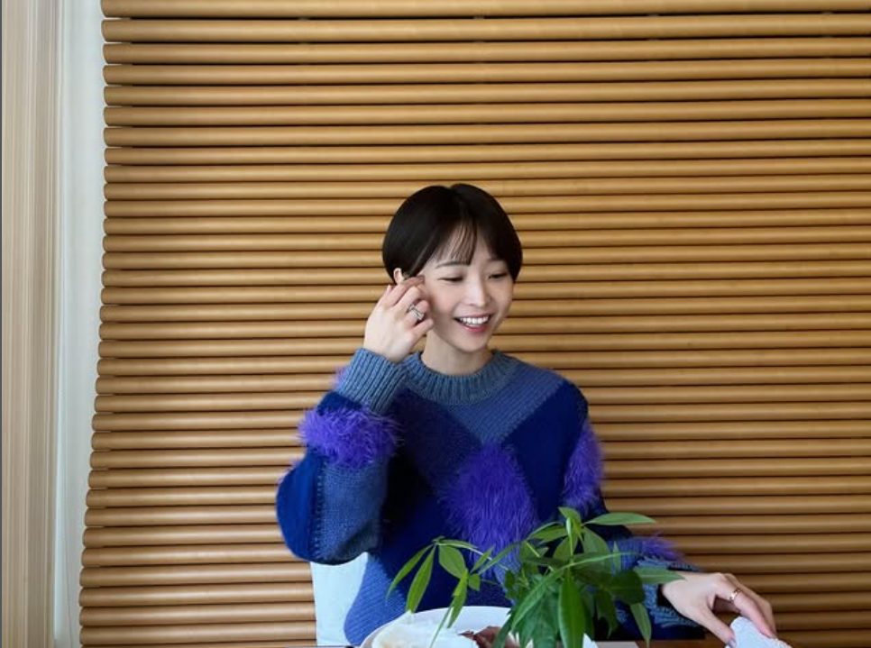 渡邊渚、年末も“クリスマス気分”継続中？「街中でも流れてます（笑）」近影に反響