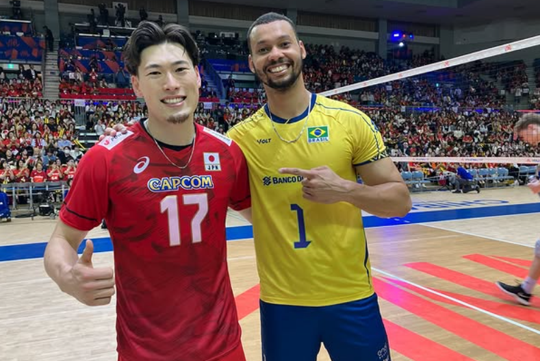 「西本圭吾」ブラジル・アランと笑顔2ショット　国際戦の“ライバル”が称え合う場面