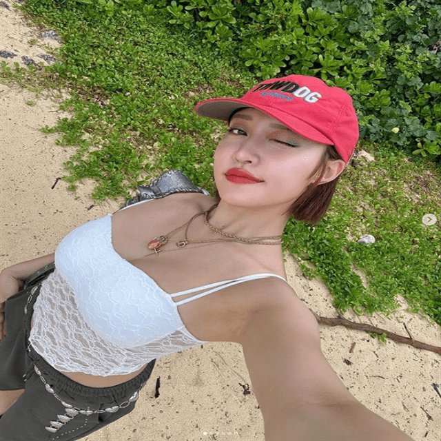 「心はまだ夏」人気モデル・王林が沖縄で水着ショットを披露！ファンがメロメロに