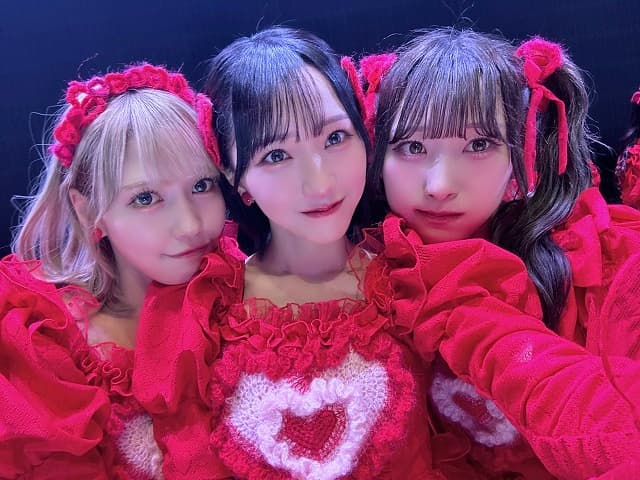 イコラブ　野口衣織　赤衣装　パネル 今日も最高に輝いてた」イコラブ 野口衣織、深紅の衣装でツアー初日を