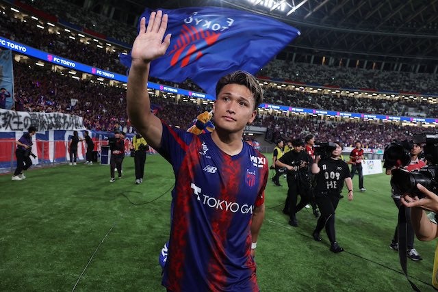 FC東京・松木玖生がラストゲームを勝利で飾る！試合後には胴上げも