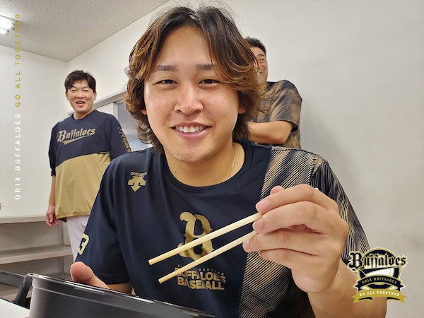 オリックス 選手たちのもぐもぐタイム😋月間MVP受賞・宮城の姿も👀「今日のパワーが、明日に届きますように😆😆😆」
