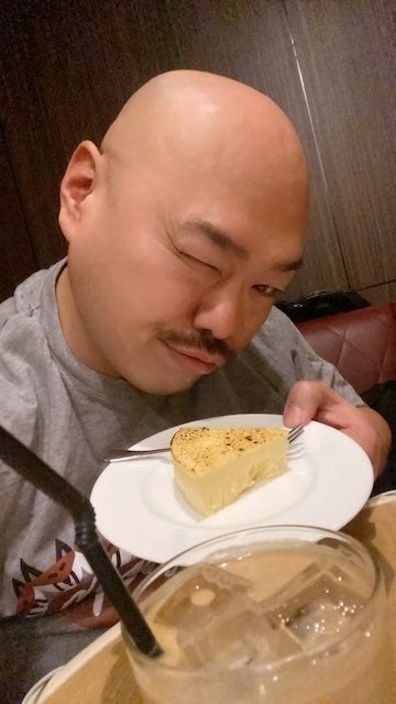 「このケーキを夜ご飯にするしん！」クロちゃんの投稿に疑惑の声殺到👀