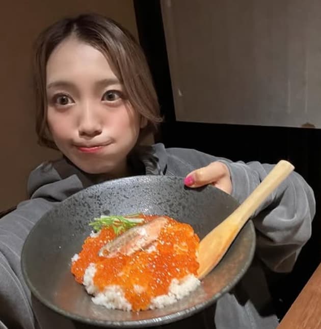 miwa、ライブ会場がある仙台の名物「はらこ飯」をぺろり