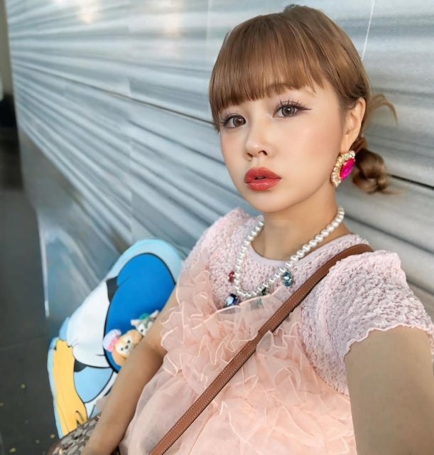 新垣里沙が魅せた「ピンク×ドナちゃん」の最強コンボ。怒り顔フェチの愛が炸裂した特別なディズニーデイ