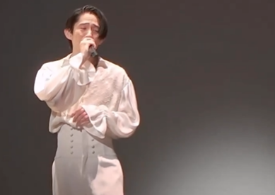 三宅健ジャニーズ退所発表後、初投稿でライブ動画公開…涙ぐむ姿も😢